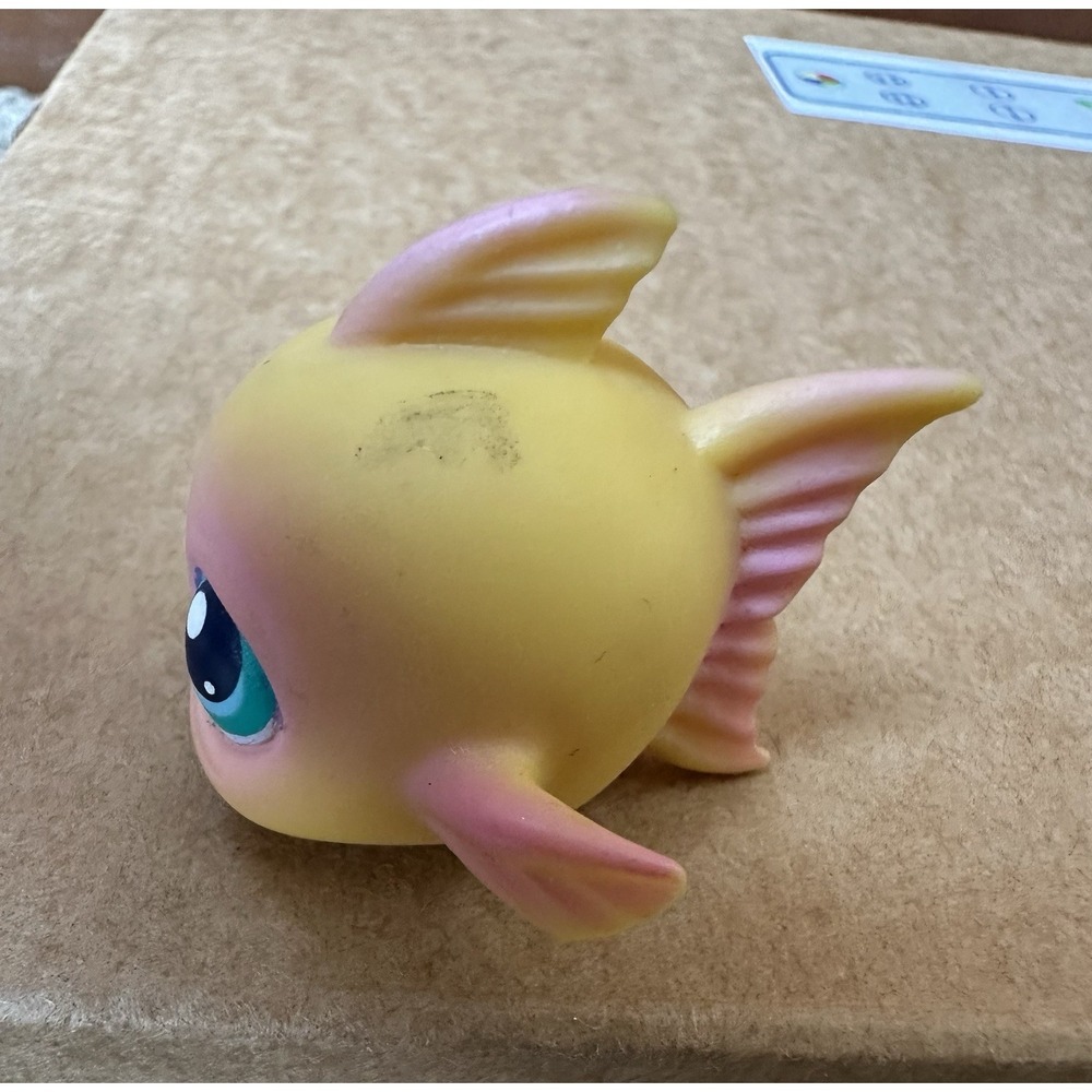 Littlest Pet Shop Fish Yellow And Pink With Blue Green Eyes - Picture 6 of 16